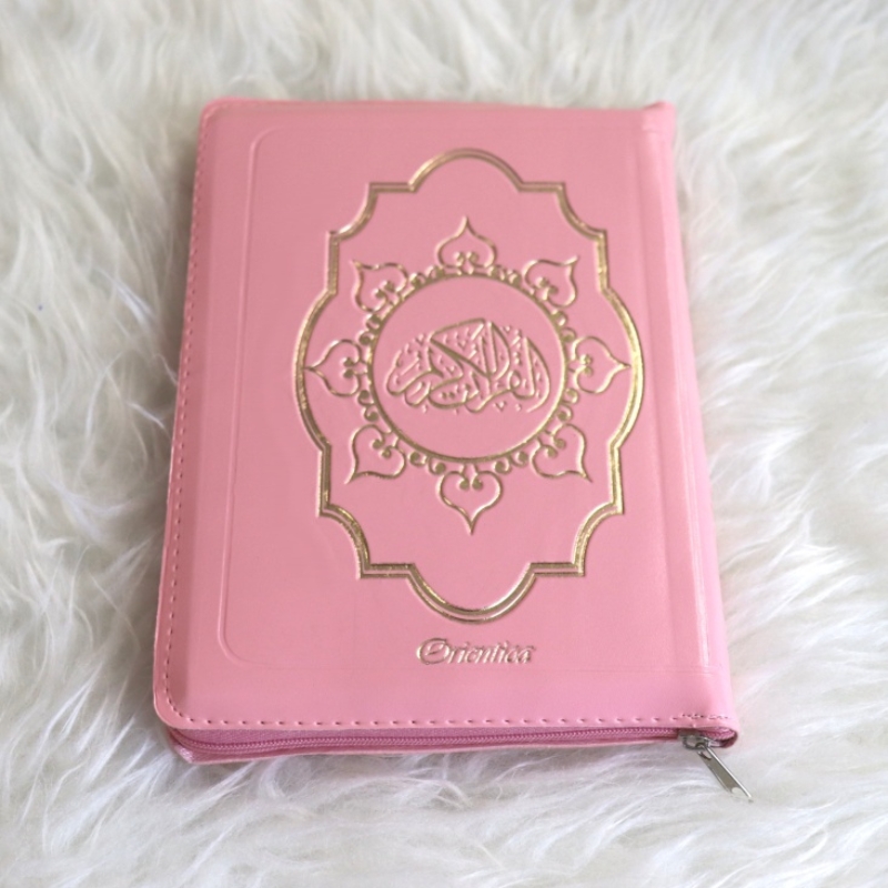 Le Saint Coran en langue arabe avec fermeture Zip Format 14x20cm Couleur Rose clair - senlibrairie